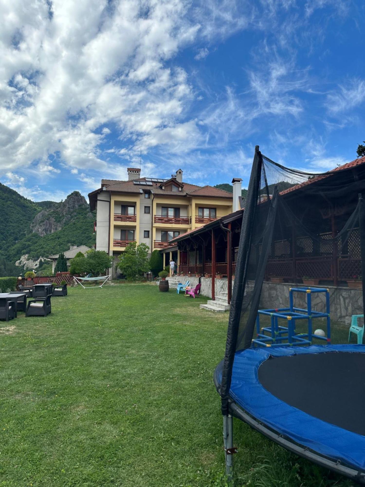 Kris Guest House 데빈 외부 사진